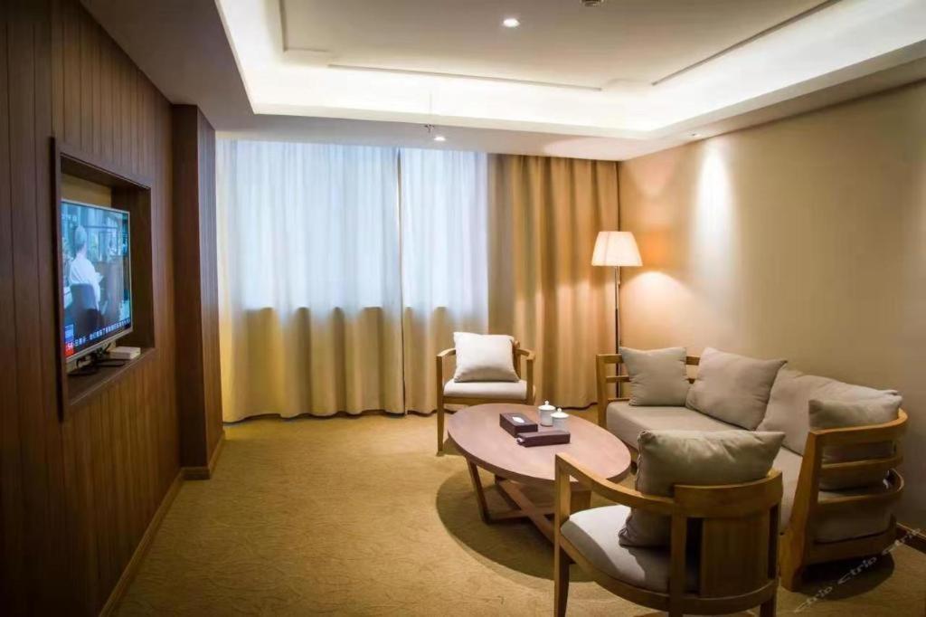 Kaibin International Hotel Цзиндечжен Екстериор снимка