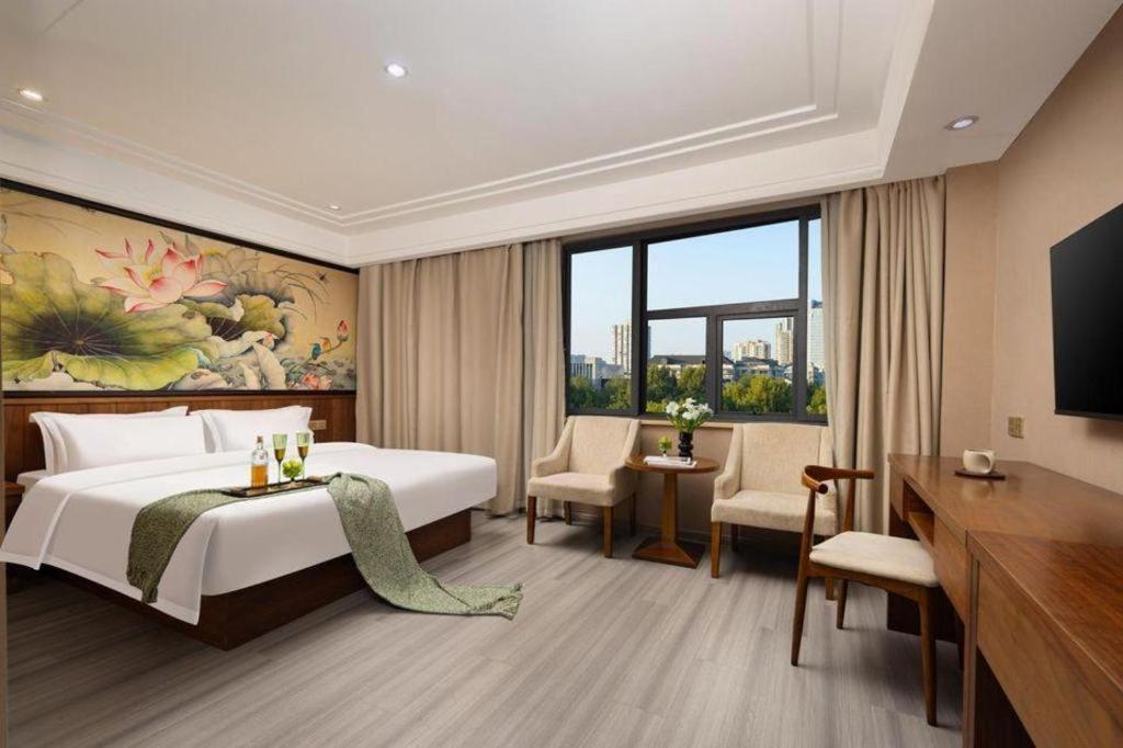 Kaibin International Hotel Цзиндечжен Екстериор снимка